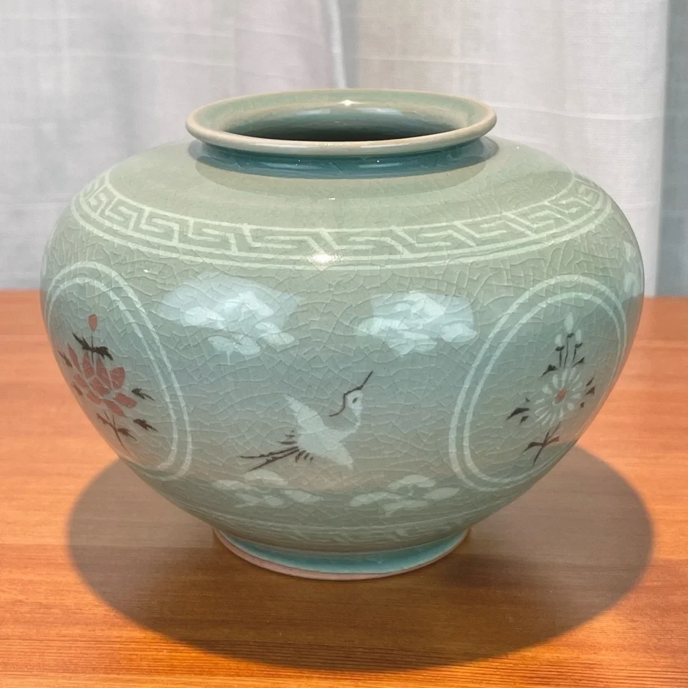 Korean Celadon Vase 4" Tall Bulbous Jar with Red Flowers Crane Decoration Sage - Picture 5 of 16